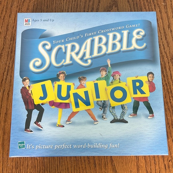 New Scrabble Junior: Your Child's First Crossword Game! 2-Sided Gameboard! - Picture 1 of 5